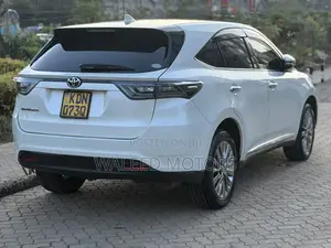 Toyota Harrier 2.0 2016