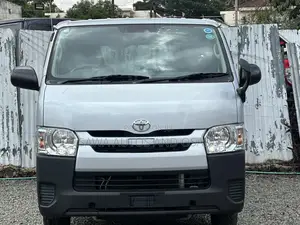 Toyota HiAce 2019 Silver