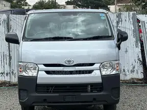 Toyota HiAce 2019 Silver