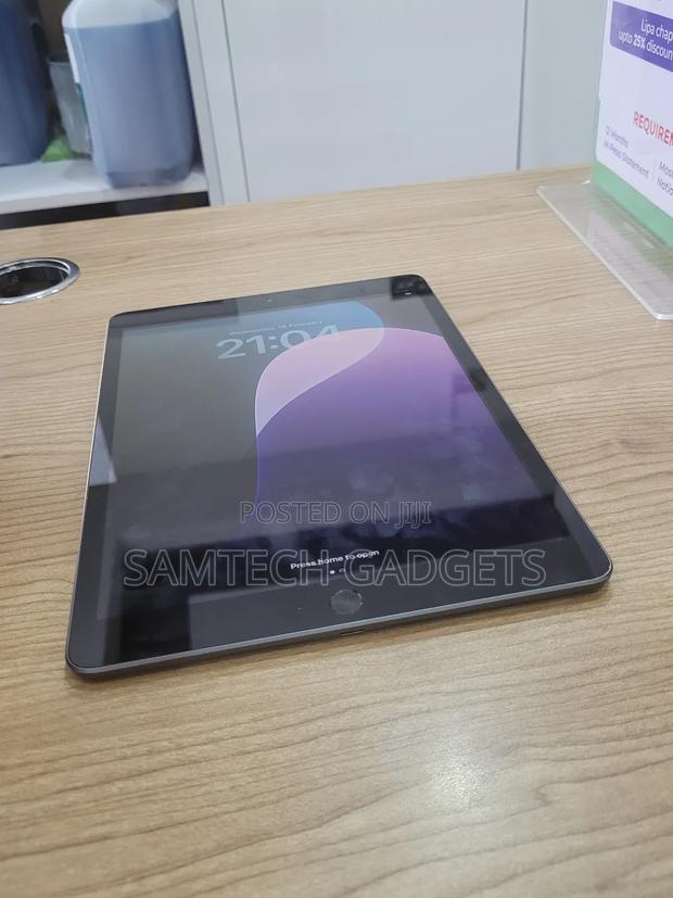 Apple iPad Pro 9.7 (2016) 128 GB Gray - thumbnail 4
