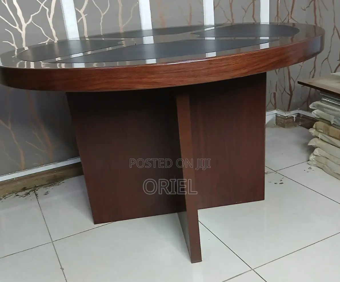 Boardroom Tables; Sleek Round Office Conference Table