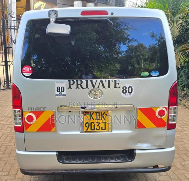 Toyota HiAce 2015 Silver - thumbnail 10