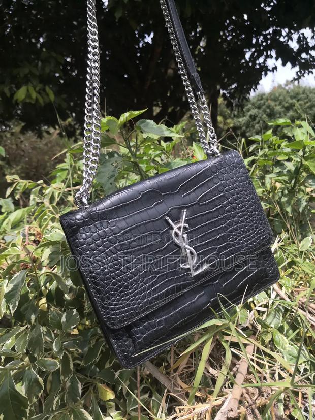 Selling Trendy Thrifted Quality Bags I Open Bales - thumbnail 5