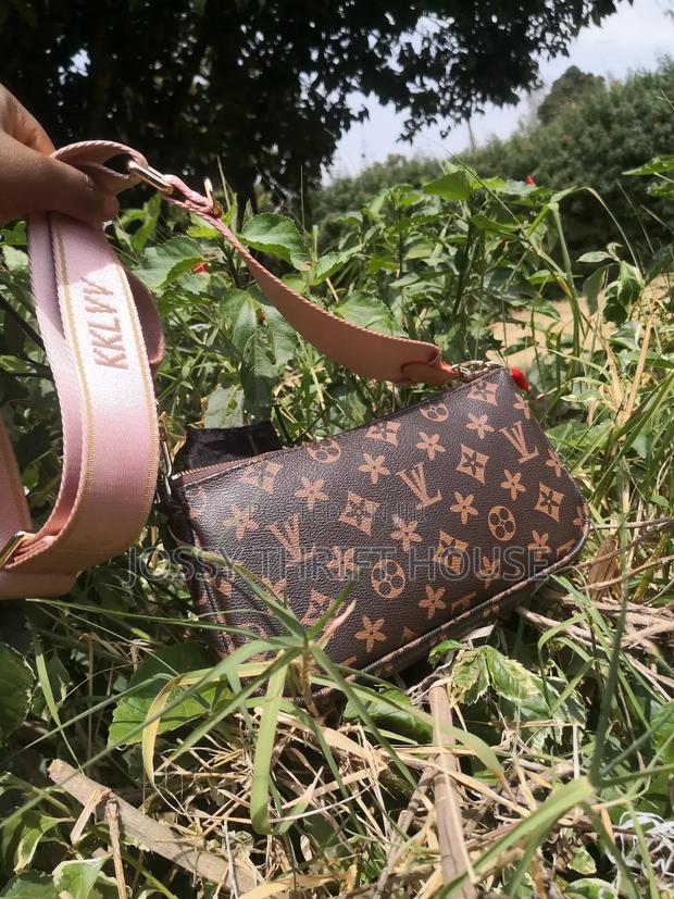 Selling Trendy Thrifted Quality Bags I Open Bales - thumbnail 15