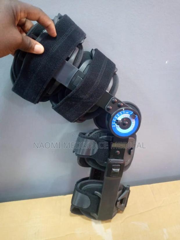 Knee Brace Range of Motion With Gonometer - main view