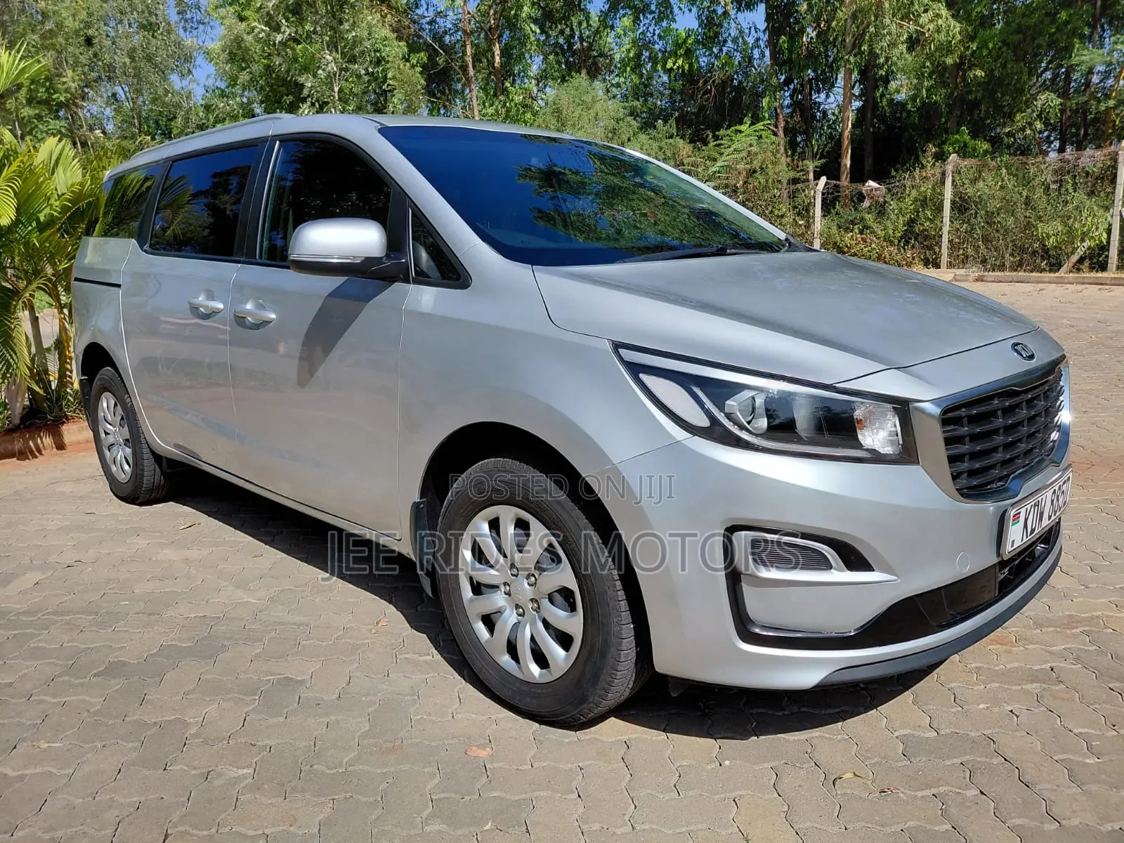 Kia Carnival 2019 Silver