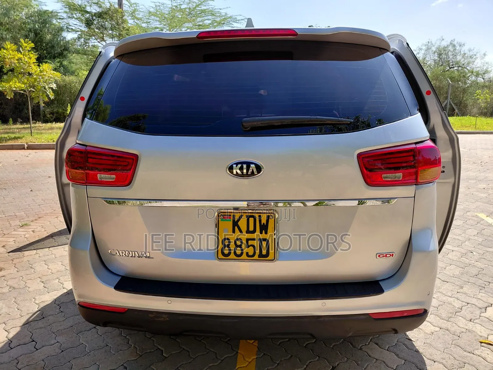 Kia Carnival 2019 Silver