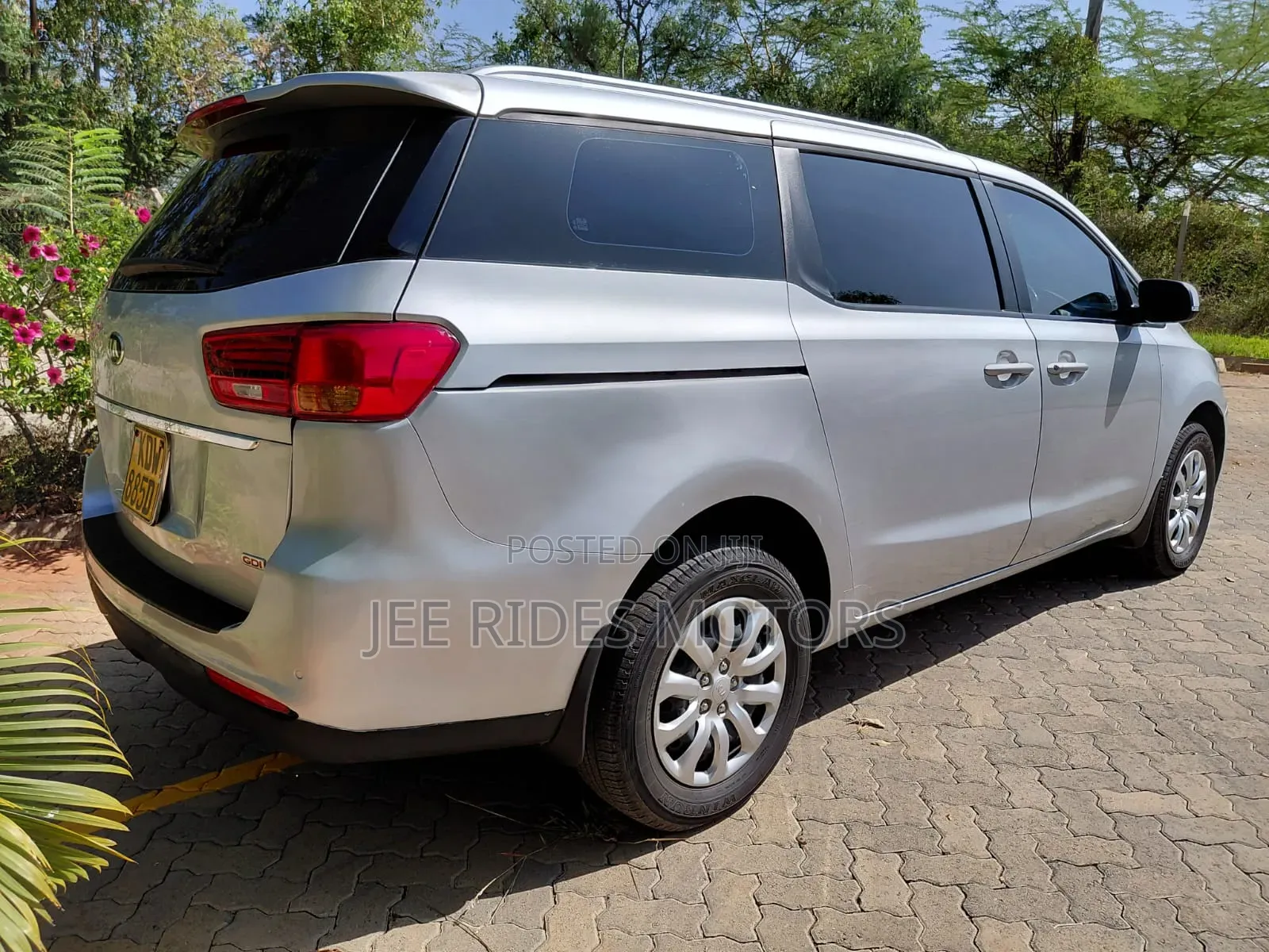 Kia Carnival 2019 Silver