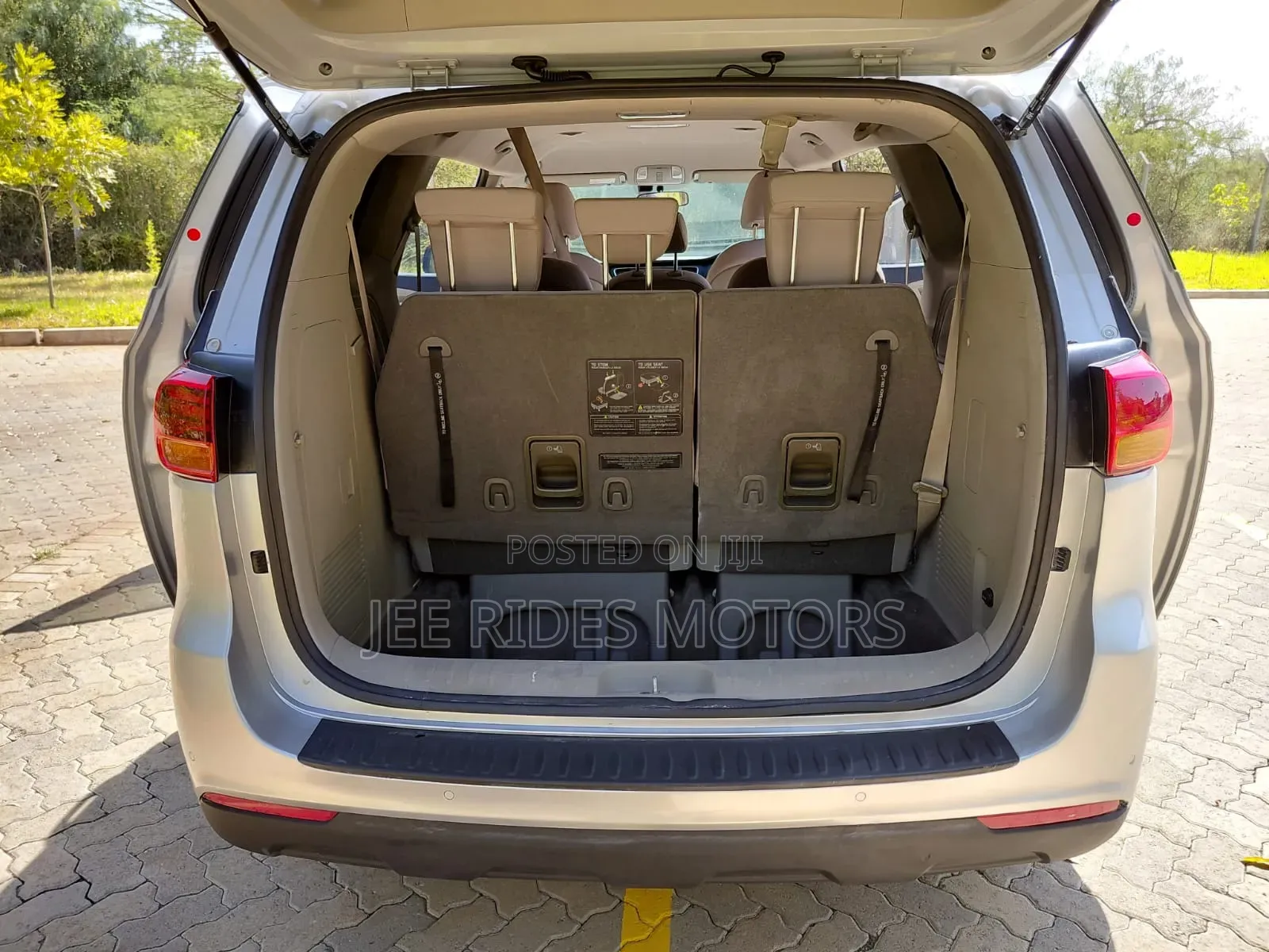 Kia Carnival 2019 Silver