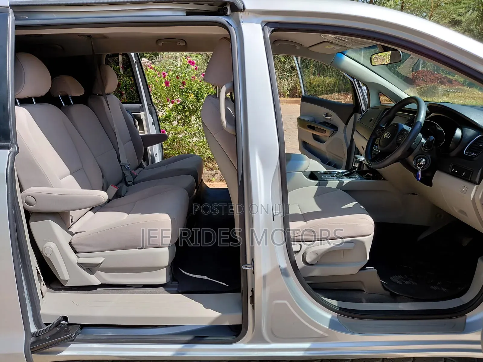 Kia Carnival 2019 Silver