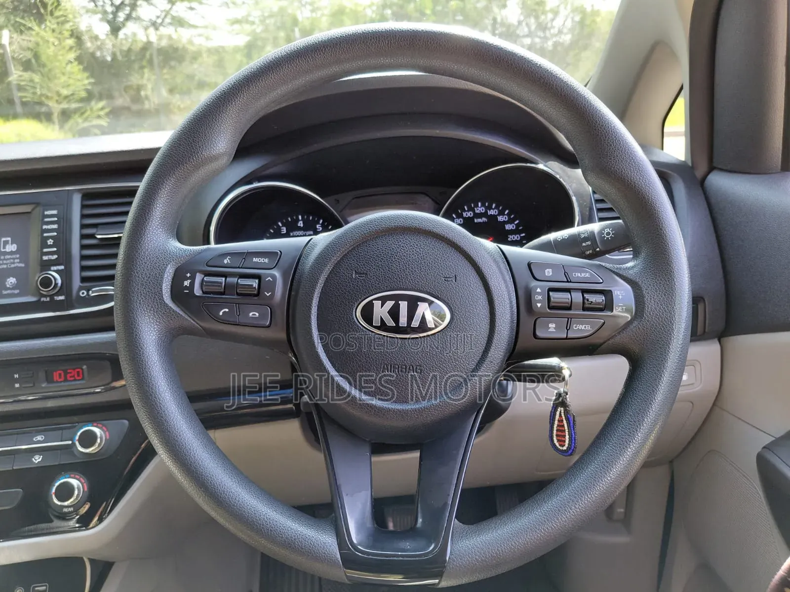 Kia Carnival 2019 Silver