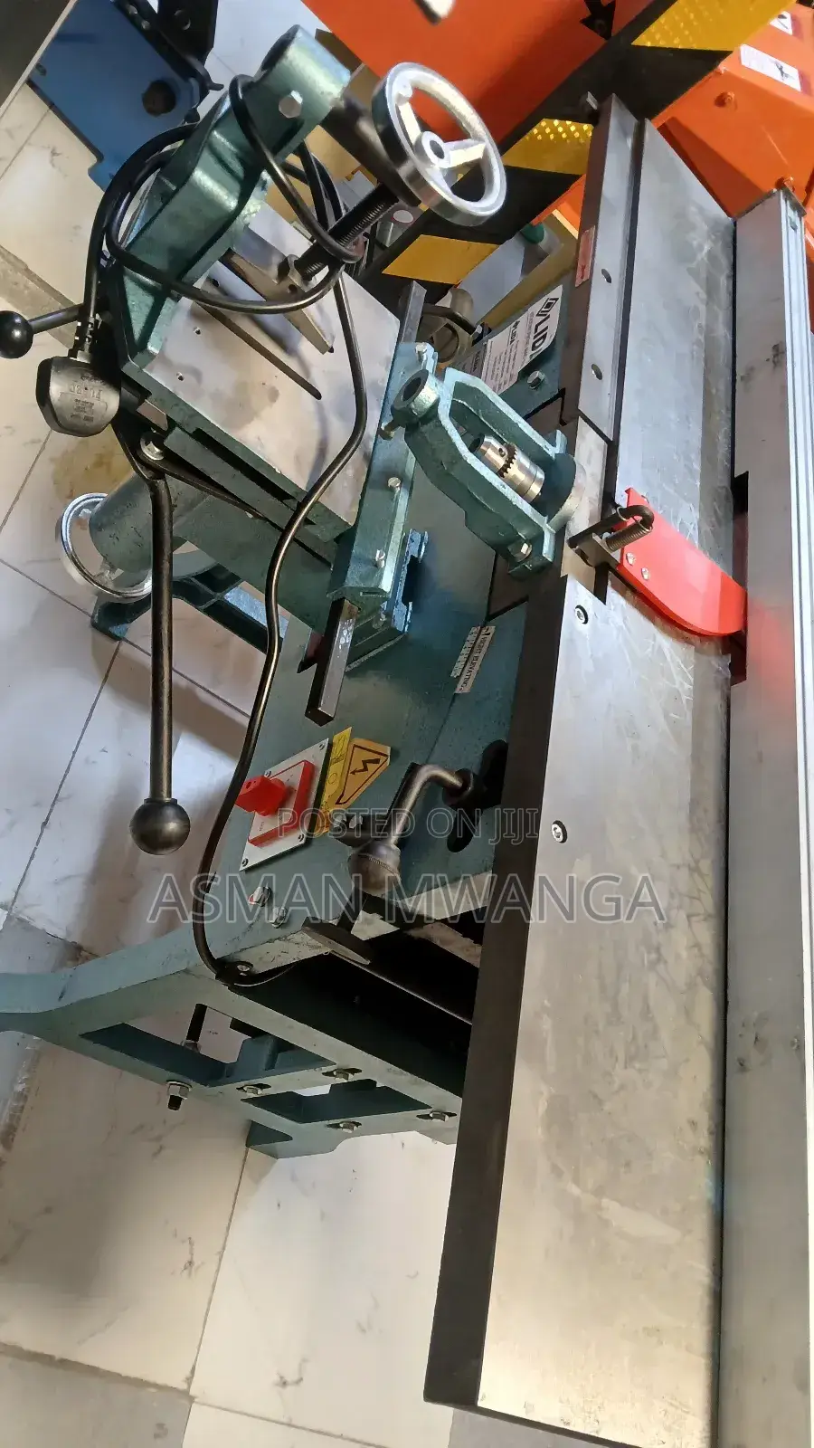 Multi–Use Woodworking Machine 8 in 1