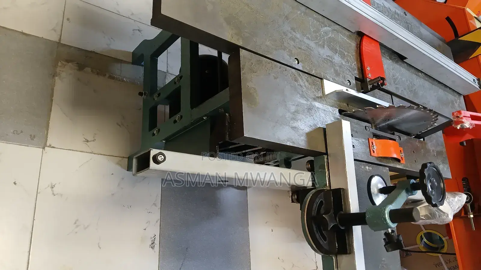 Multi–Use Woodworking Machine 8 in 1