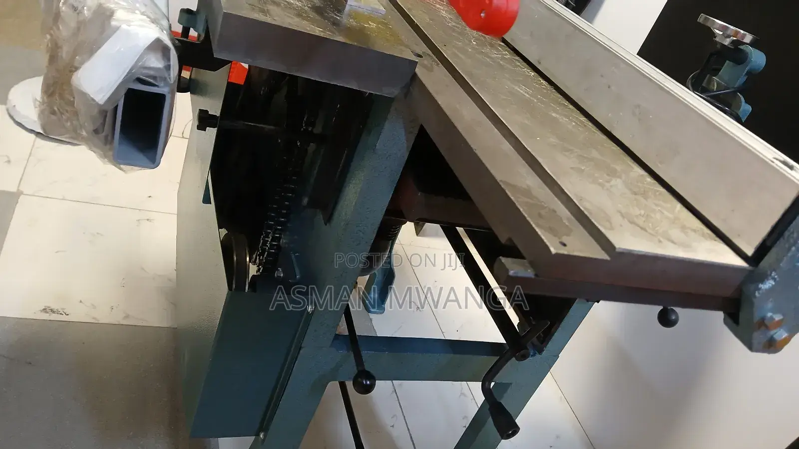 Multi–Use Woodworking Machine 8 in 1