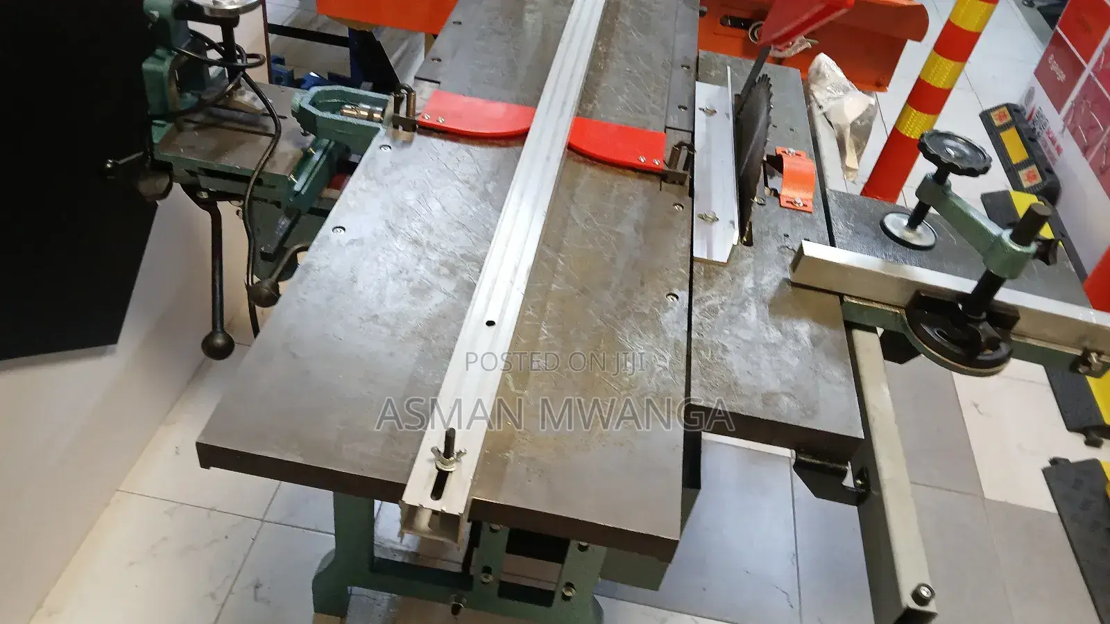 Multi–Use Woodworking Machine 8 in 1