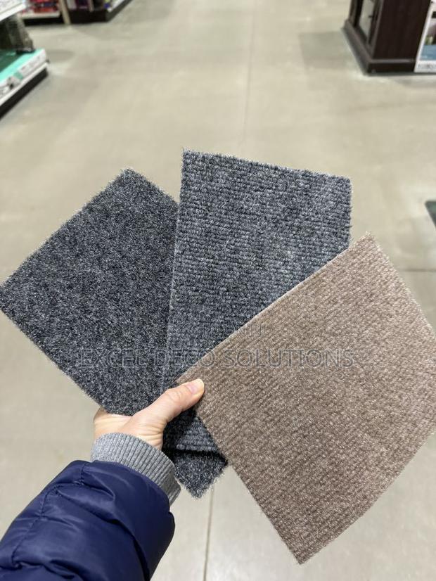 Plain Commercial Carpet Tile – Clean Professional Look - main view