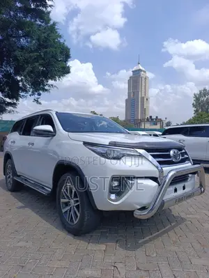 Toyota Fortuner 2.8 D AWD 2018 White