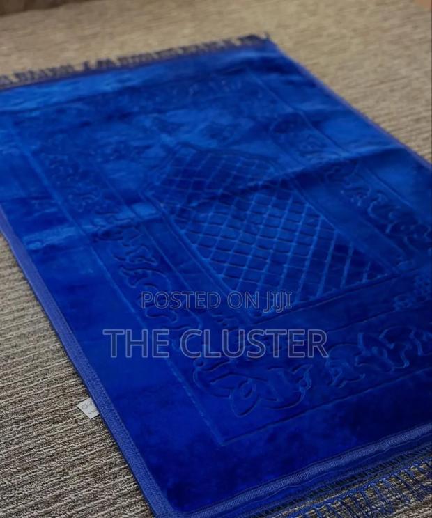 *Velvet Islamic Prayer Mat - Soft Comfortable*
Size: 80 × 120cm