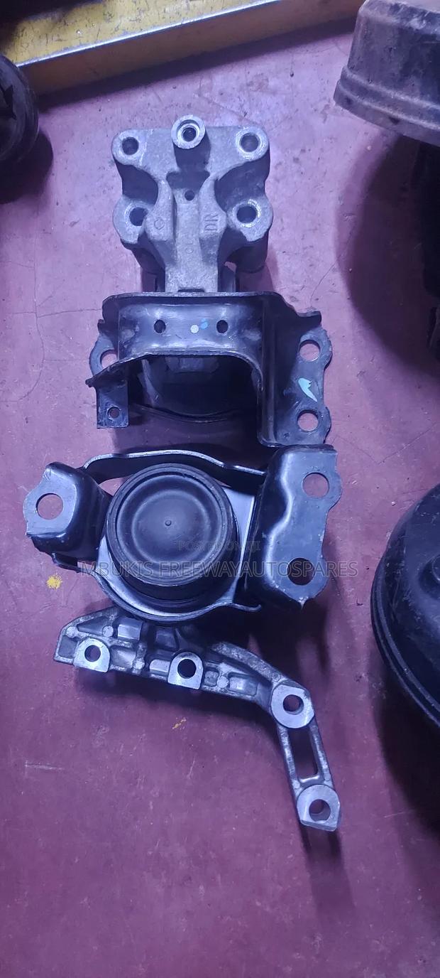 Nissan March/Note Engine Mounting