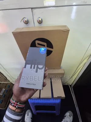 New Samsung Galaxy Z Flip4 256 GB Blue