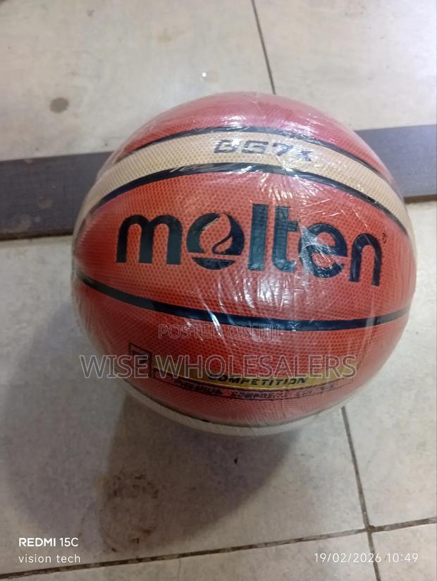 Molten Gg7x Basketball, a Size 7 Ball