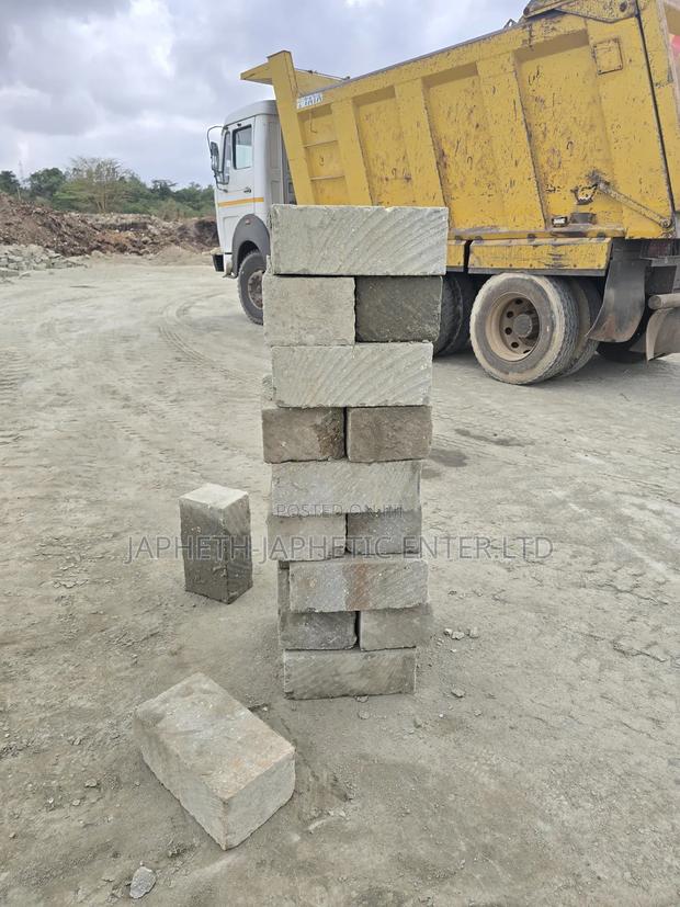 Machine-cut Stones - thumbnail 2