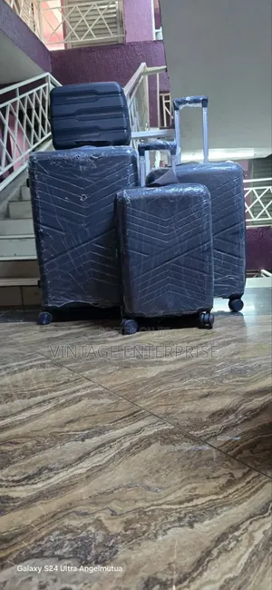 *4 in 1 Luxurious Unbreakable Suitcase*