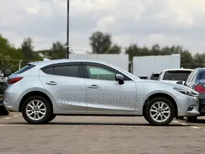 Mazda Axela 2018 Silver