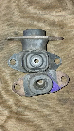 Nissan Tiida Gearbox Mounting