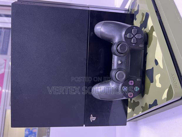 Play Station 4 Standard - main view