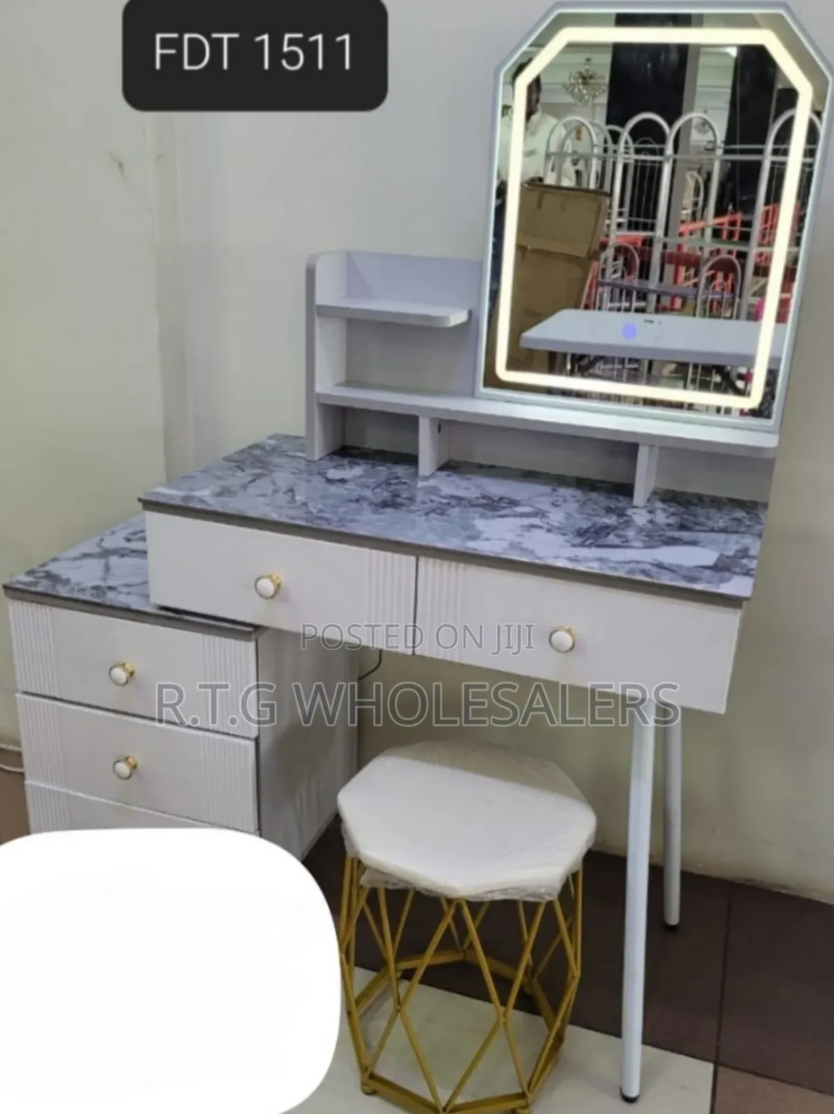 Modern Executive Big Dressing Table With Sliding Mirror