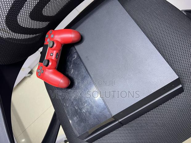 Play Station 4 Standard - main view