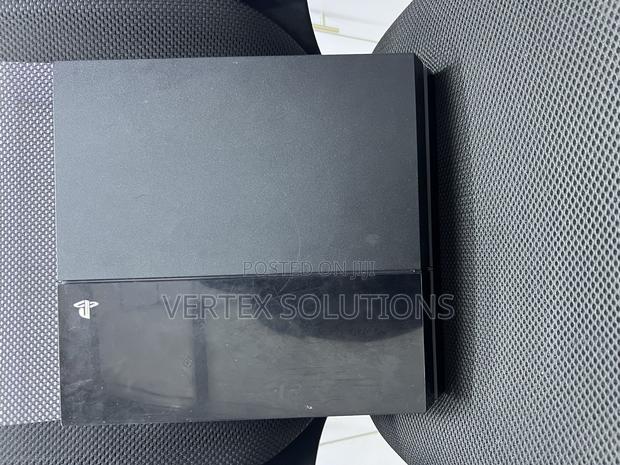 Play Station 4 Standard - main view