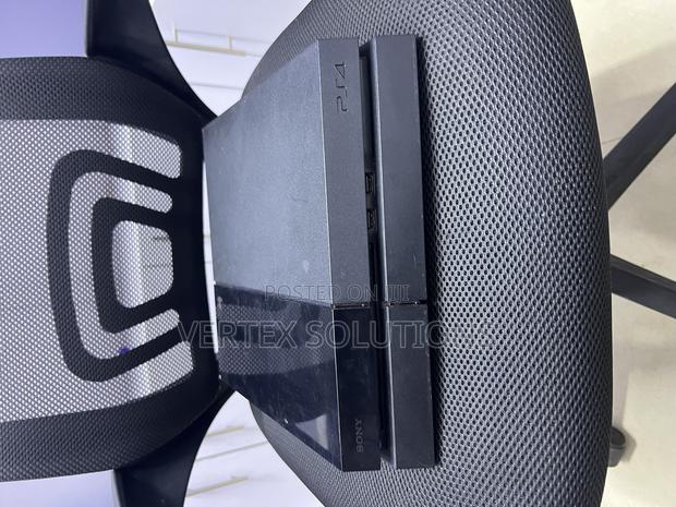 Play Station 4 Standard - main view