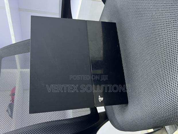 Play Station 4 Standard - main view