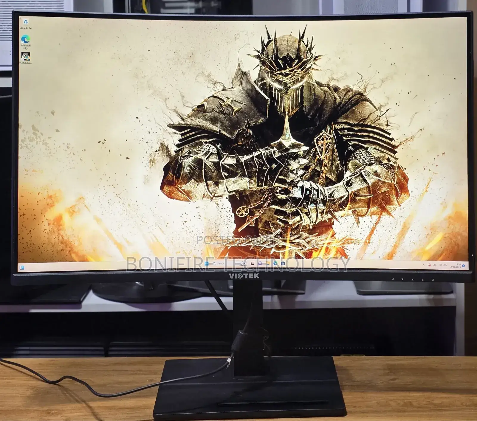 Viotek Gaming Monitor 
32 Inch Curved Display
 Resolution
144hz