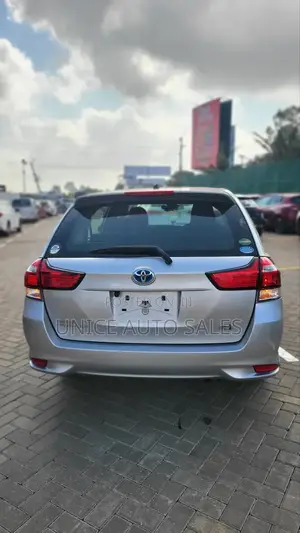 Toyota Corolla Fielder 1.5 Hybrid FWD 2018 Silver