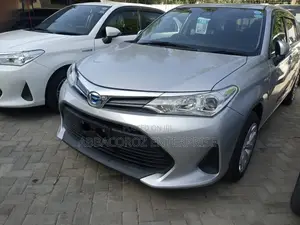 Toyota Corolla Fielder 1.5 Hybrid FWD 2017 Silver