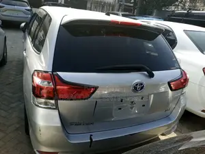 Toyota Corolla Fielder 1.5 Hybrid FWD 2017 Silver