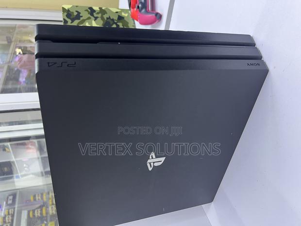 Play Station 4 Pro - main view