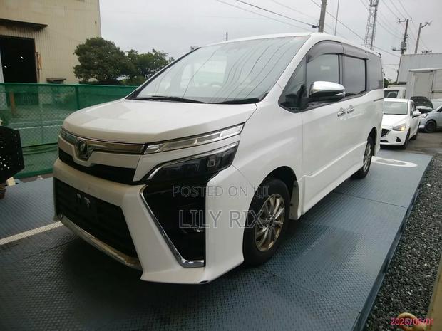 Toyota Voxy 2018 White - thumbnail 2