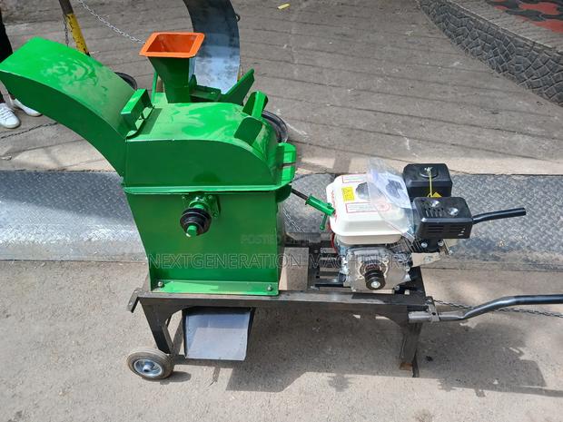 Agricultural Feeding Chopper With Engine - main view