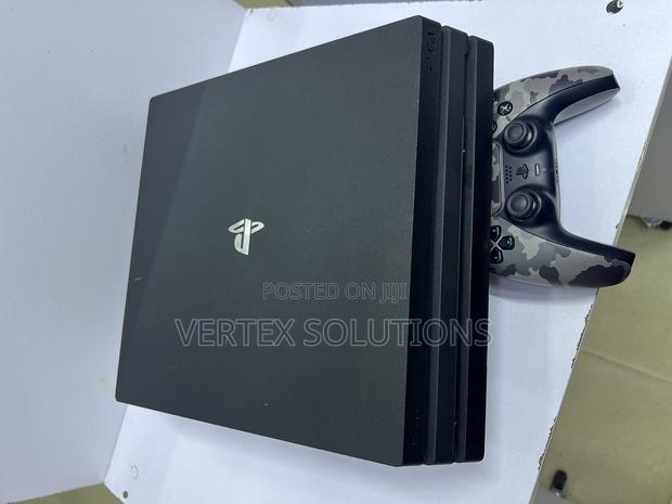 Play Station 4 Pro - main view