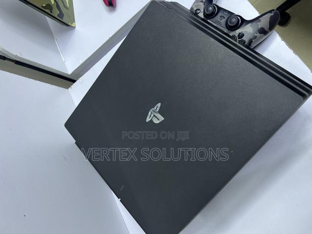 Play Station 4 Pro - main view