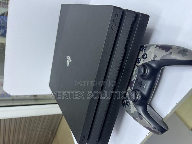 Play Station 4 Pro - main view