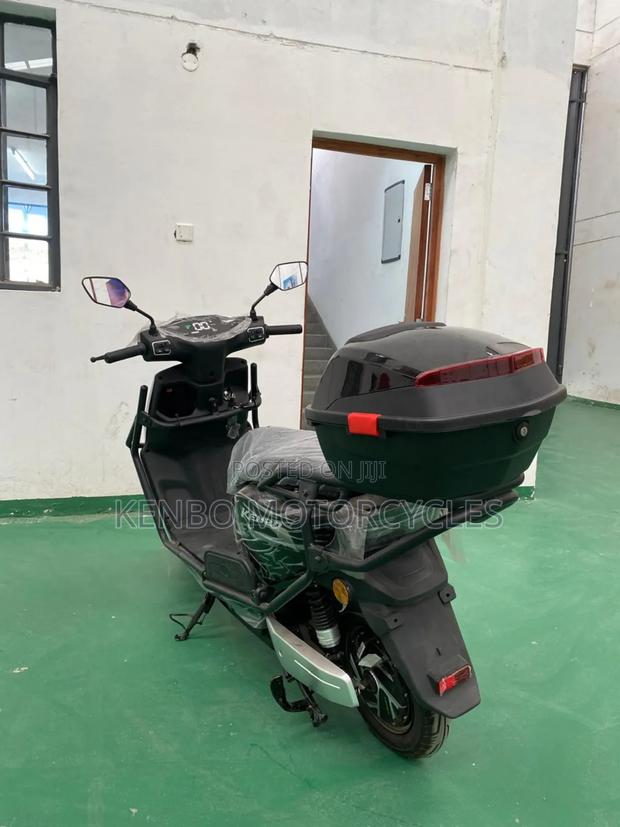 New Motorcycle 2025 White - thumbnail 3