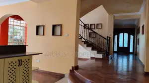 4bdrm Mansion in Marist Lane, Karen C for sale