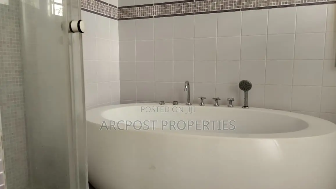 4bdrm Mansion in Marist Lane, Karen C for sale