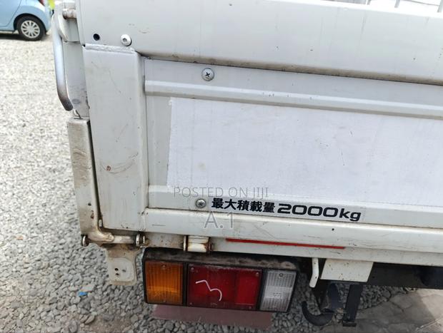 Isuzu Elf With Leaf Springs 2018 White - thumbnail 6
