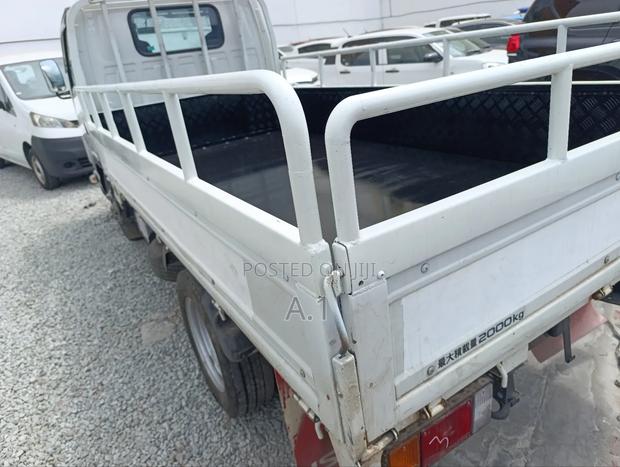 Isuzu Elf With Leaf Springs 2018 White - thumbnail 7